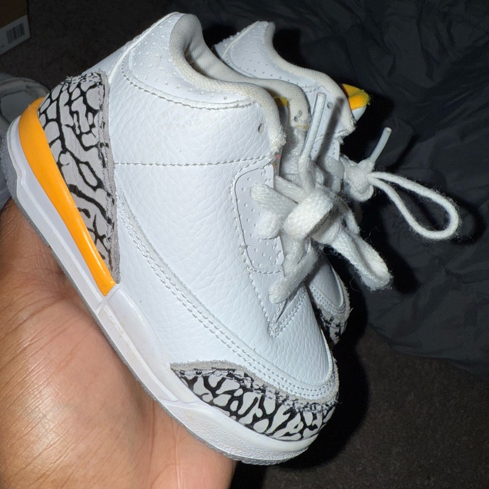 Jordan 3 Laser Orange